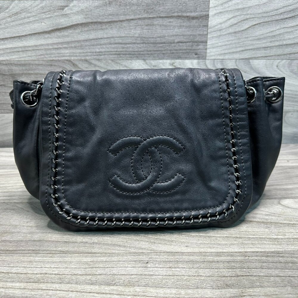 CHANEL Quilted Leather Chain Flap Bag Black